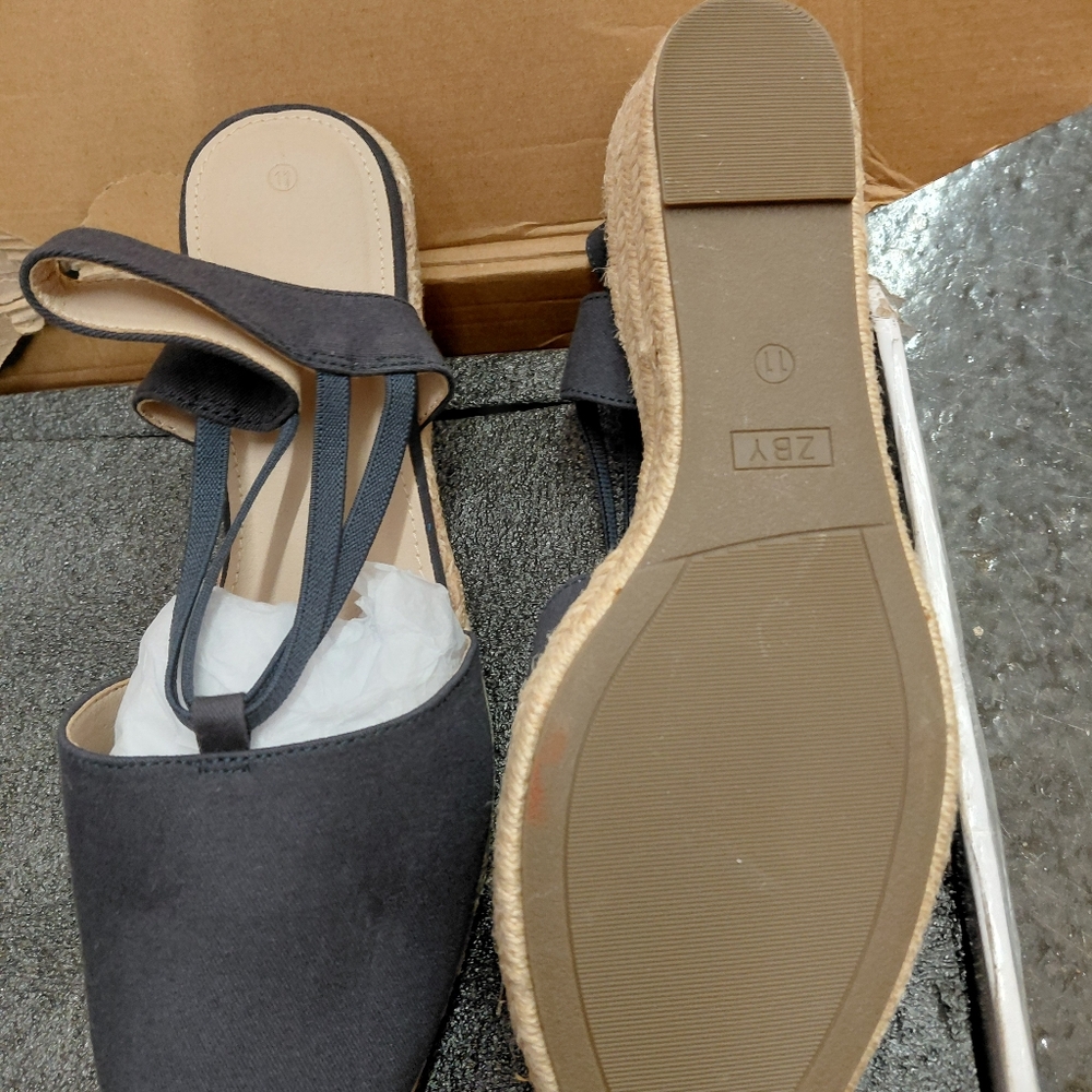 Elegant Dark Blue Women's Sandals - Picture 3 of 5